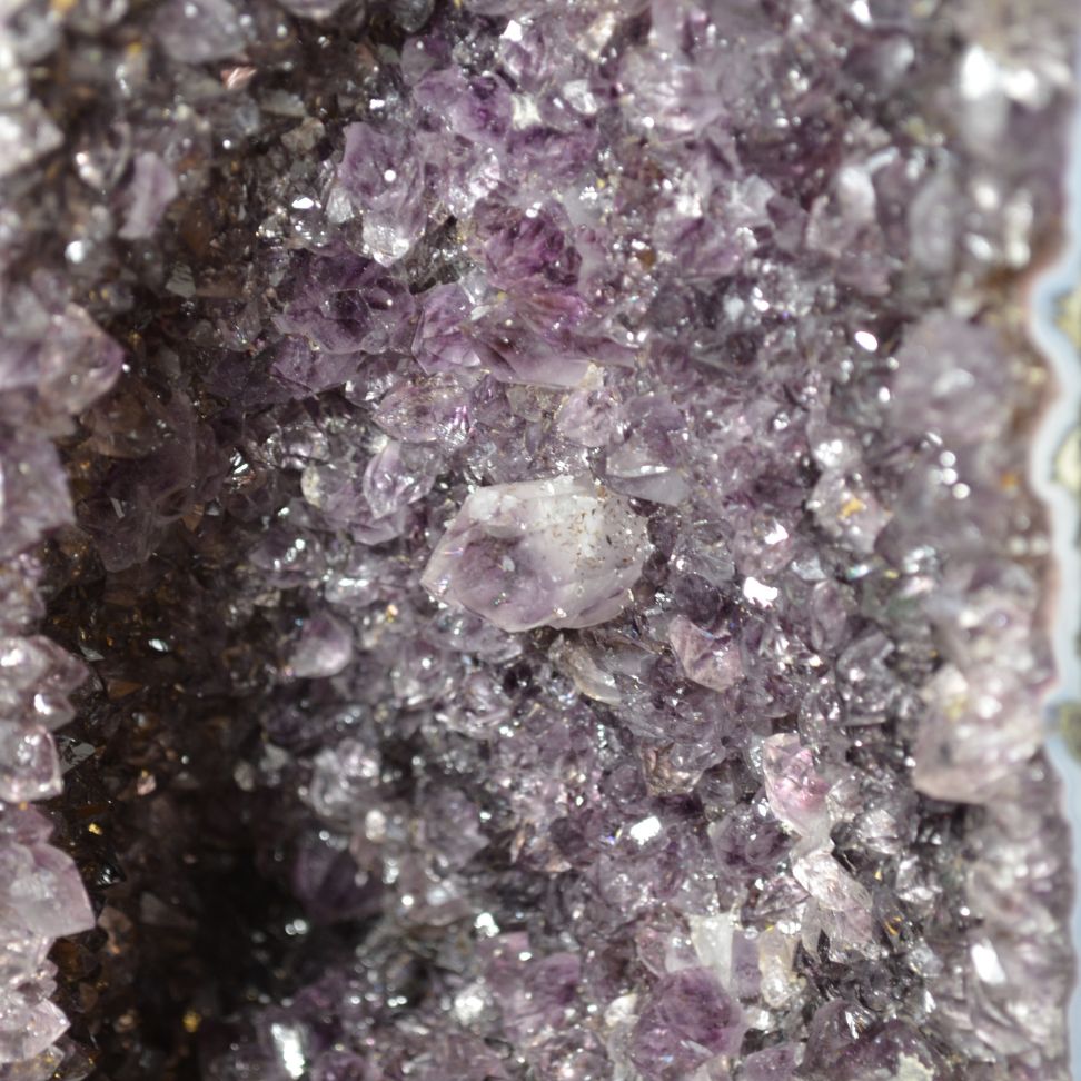 
                  
                    Amethyst-Druse Nr. 49
                  
                