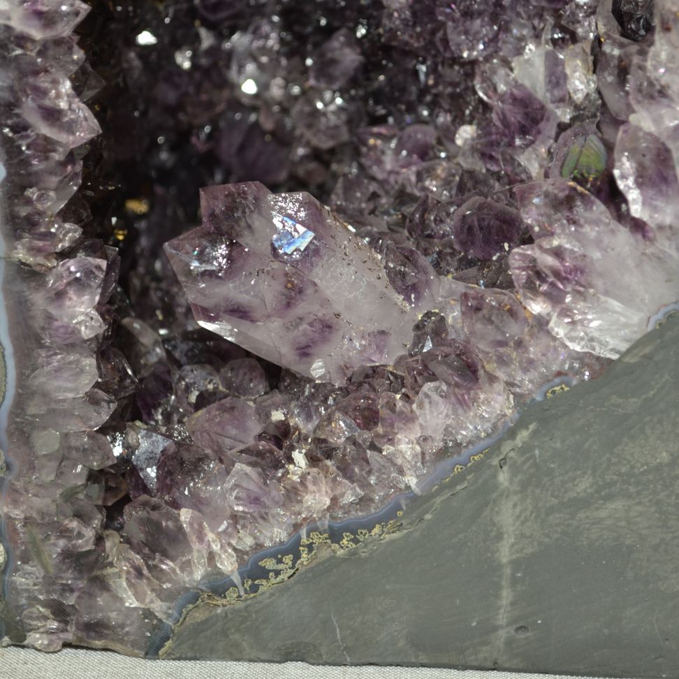 
                  
                    Amethyst-Druse Nr. 49
                  
                