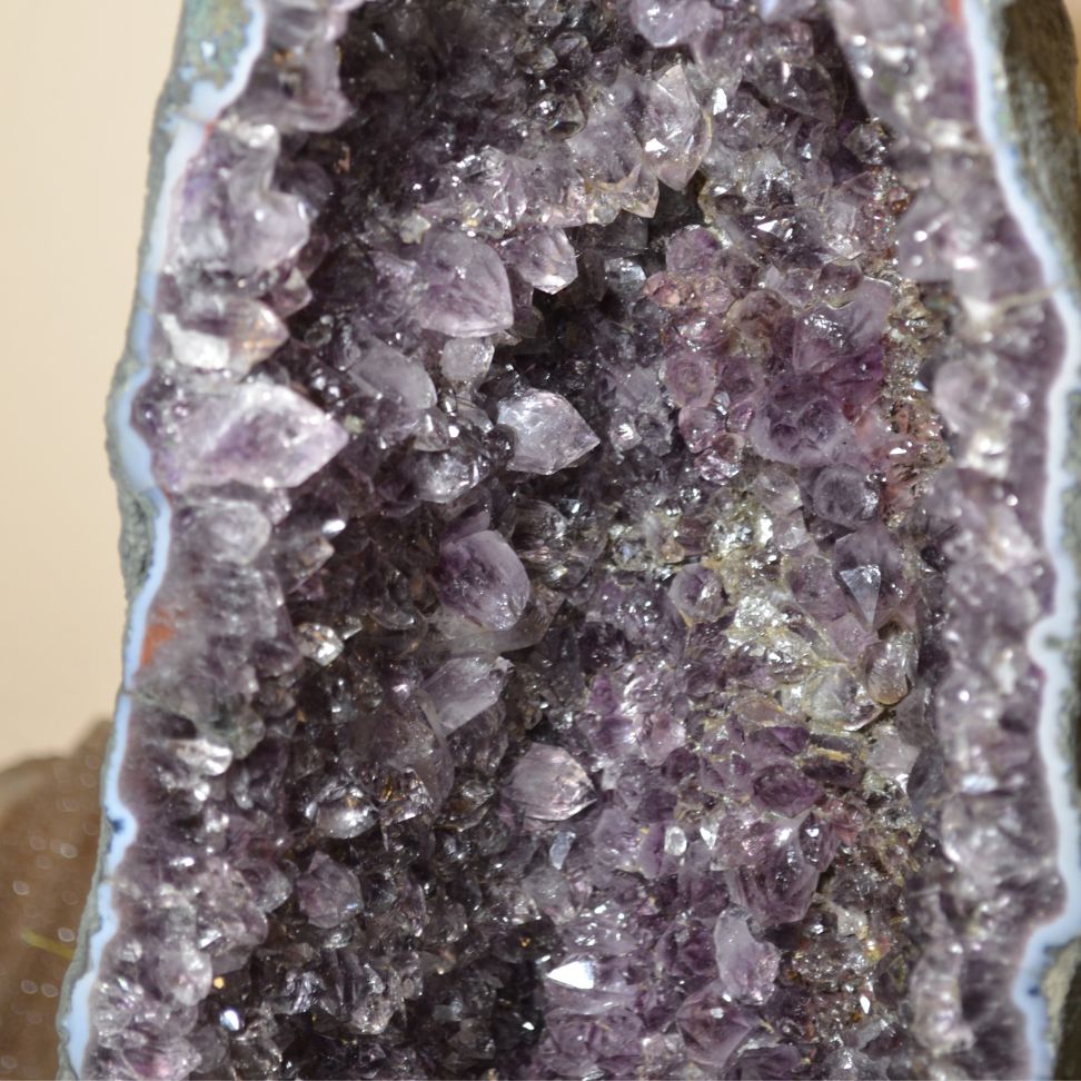 
                  
                    Amethyst-Druse Nr. 49
                  
                