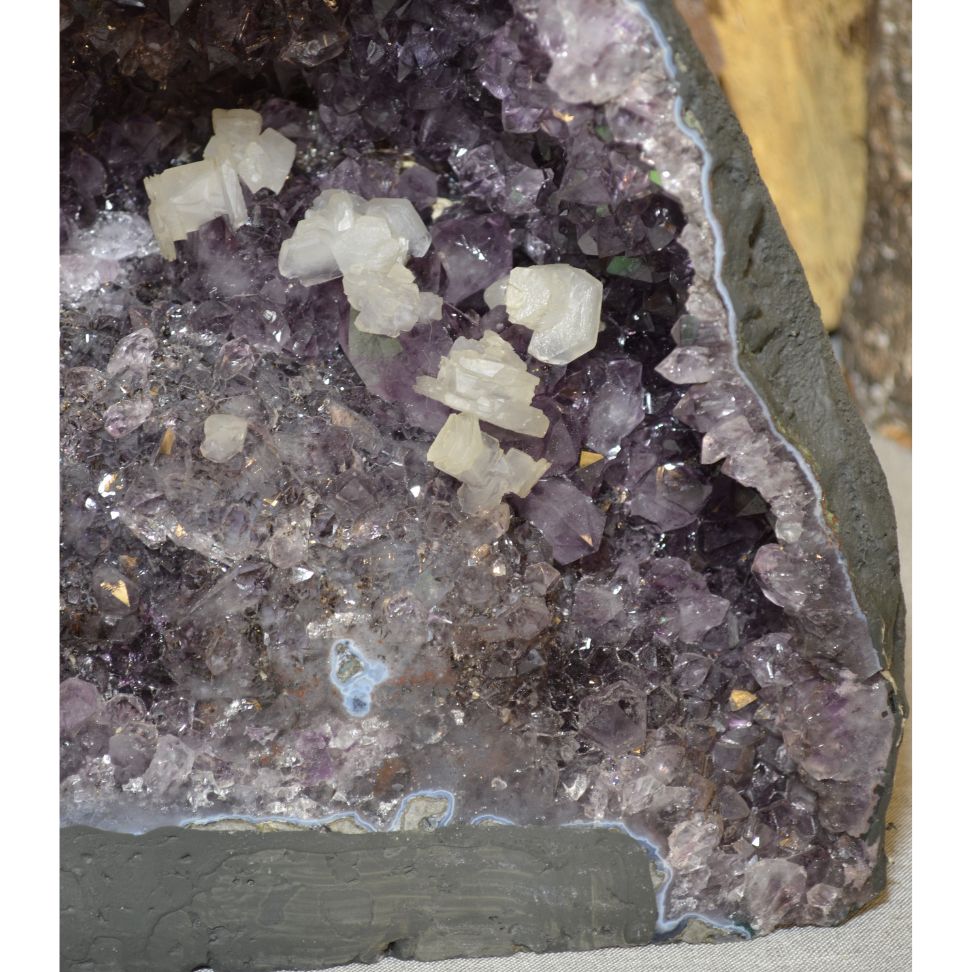 
                  
                    Amethyst-Druse Nr. 50
                  
                