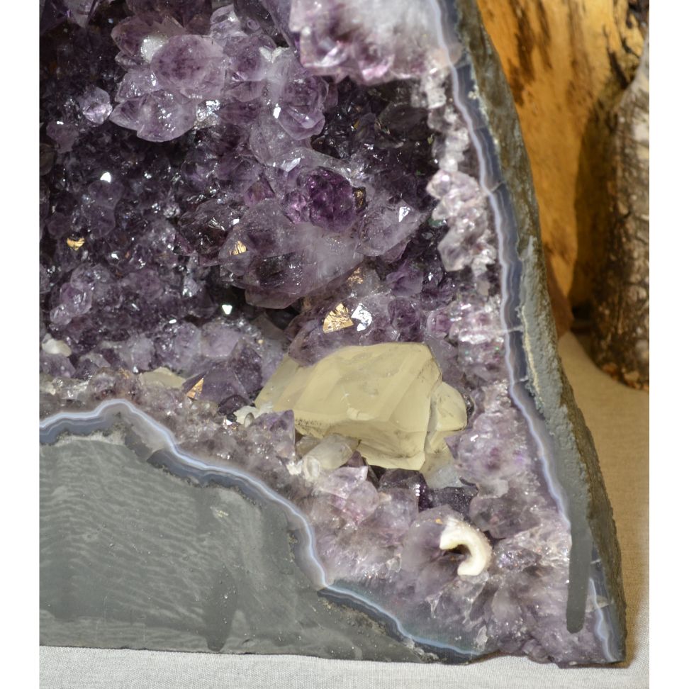 
                  
                    Amethyst-Druse Nr. 52
                  
                