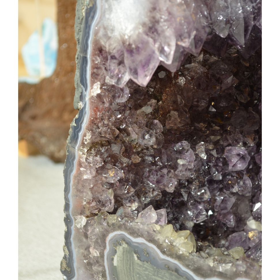 
                  
                    Amethyst-Druse Nr. 52
                  
                