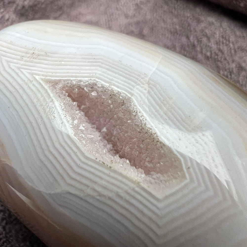 
                  
                    Achat Handschmeichler mit Geode | Handstein
                  
                