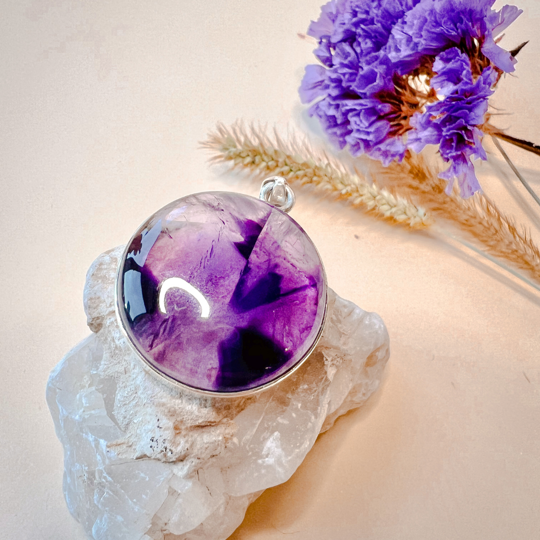 
                  
                    Amethyst Kettenanhänger in 925 Silber gefasst
                  
                