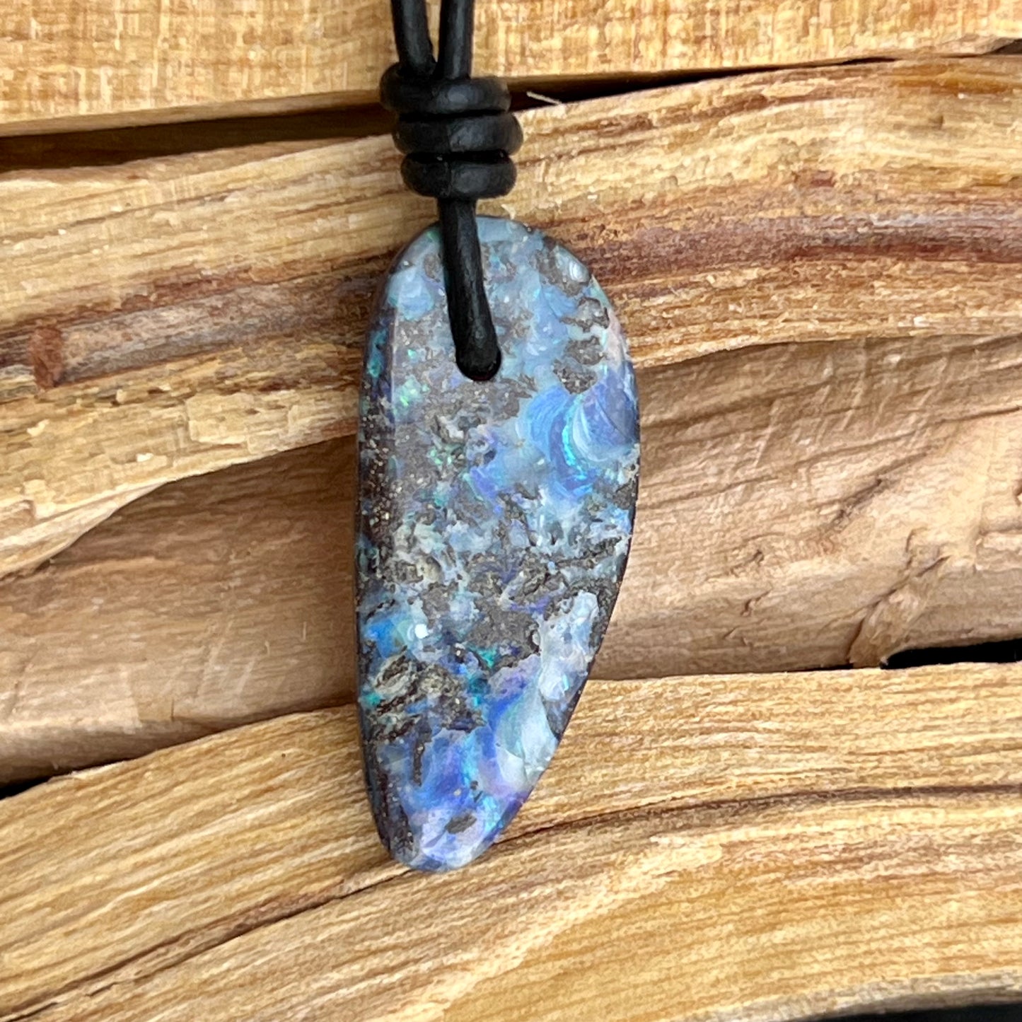 
                  
                    Boulder Opal Anhänger
                  
                