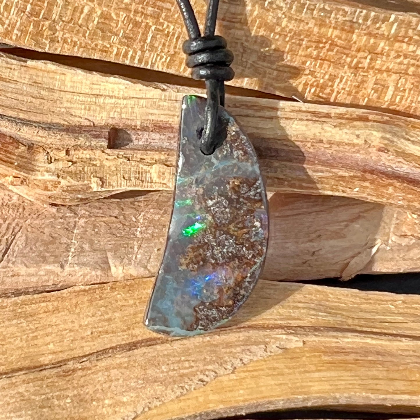 
                  
                    Boulder Opal Anhänger
                  
                