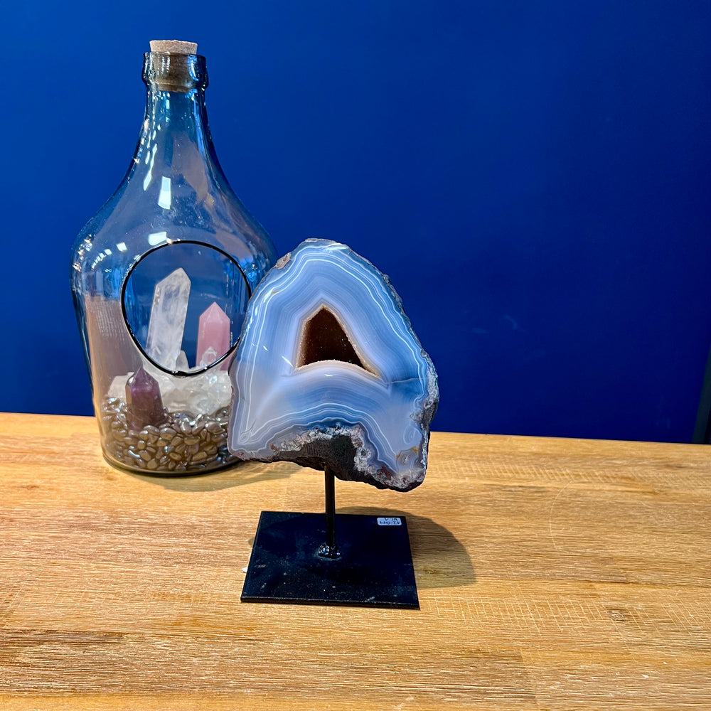 Achat-Geode auf Metallständer Nr. 1
