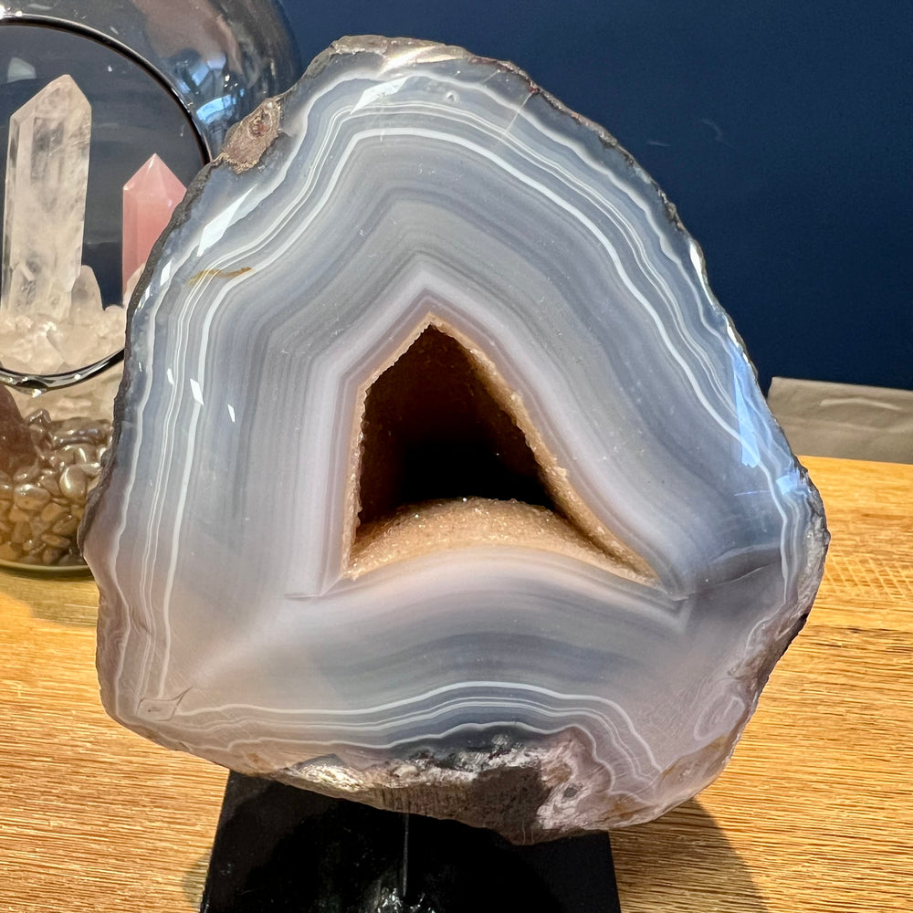 Achat-Geode auf Metallständer Nr. 1