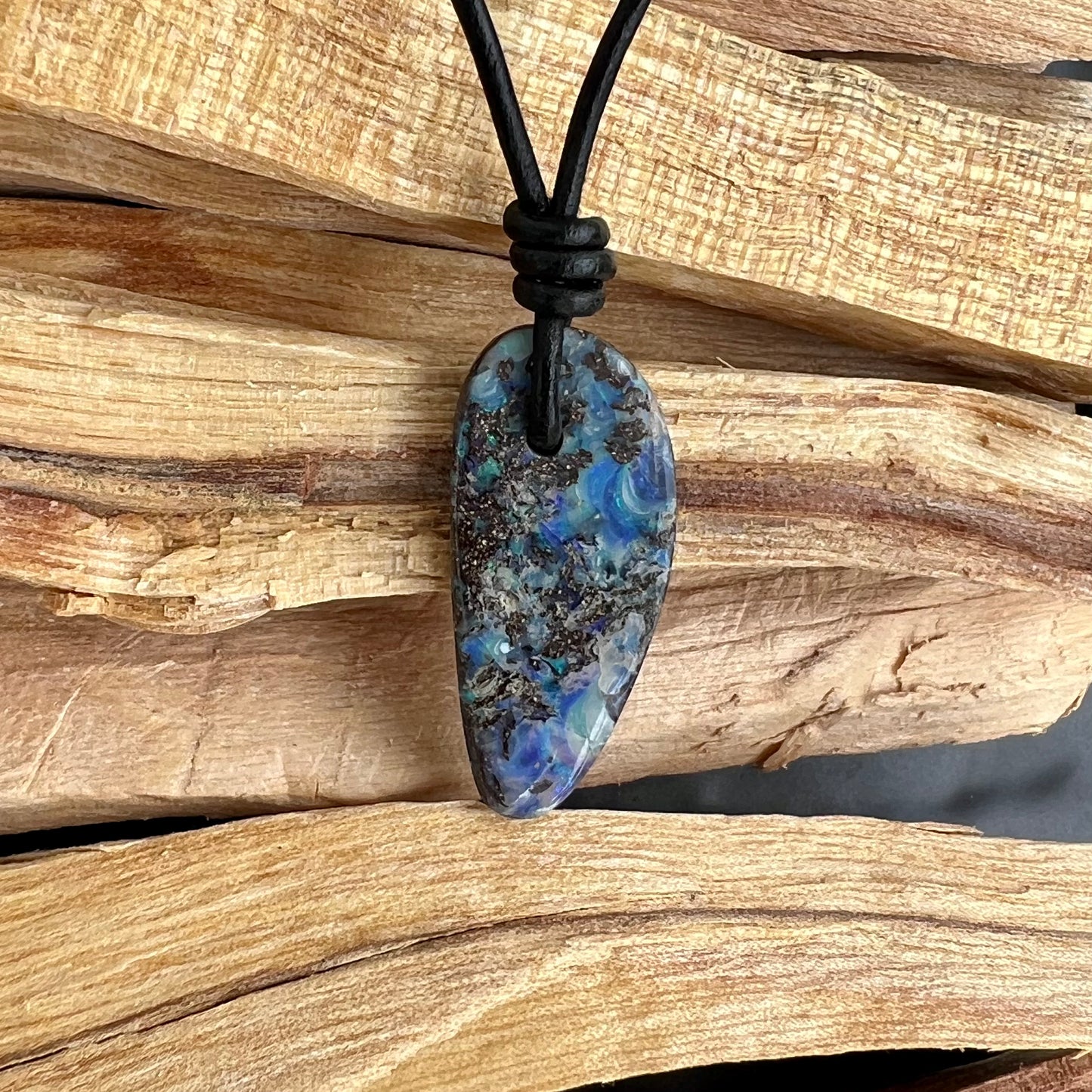 
                  
                    Boulder Opal Anhänger
                  
                