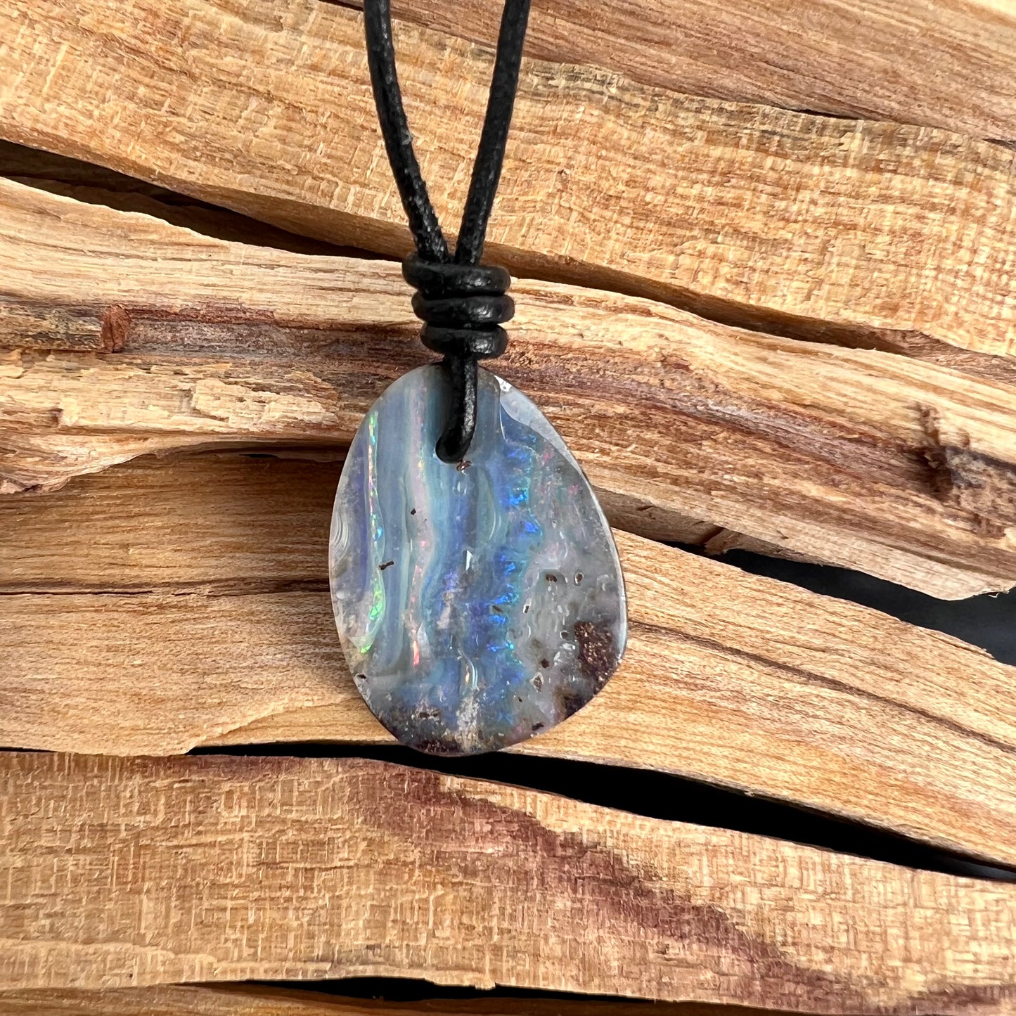 
                  
                    Boulder Opal Anhänger
                  
                