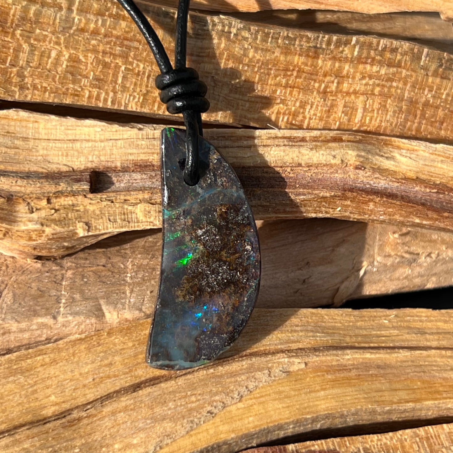 
                  
                    Boulder Opal Anhänger
                  
                