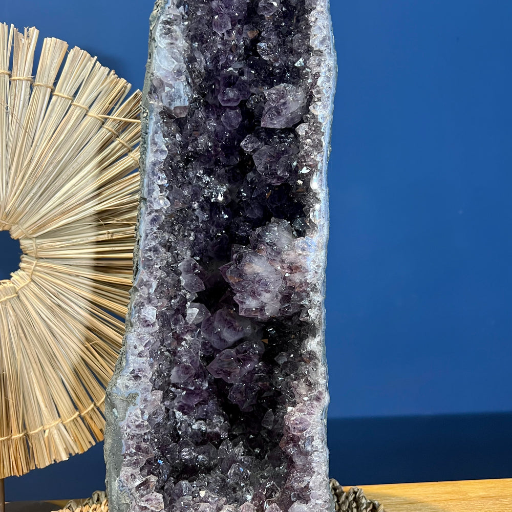 Amethyst-Druse – Freistehende Geode mit Kristallen