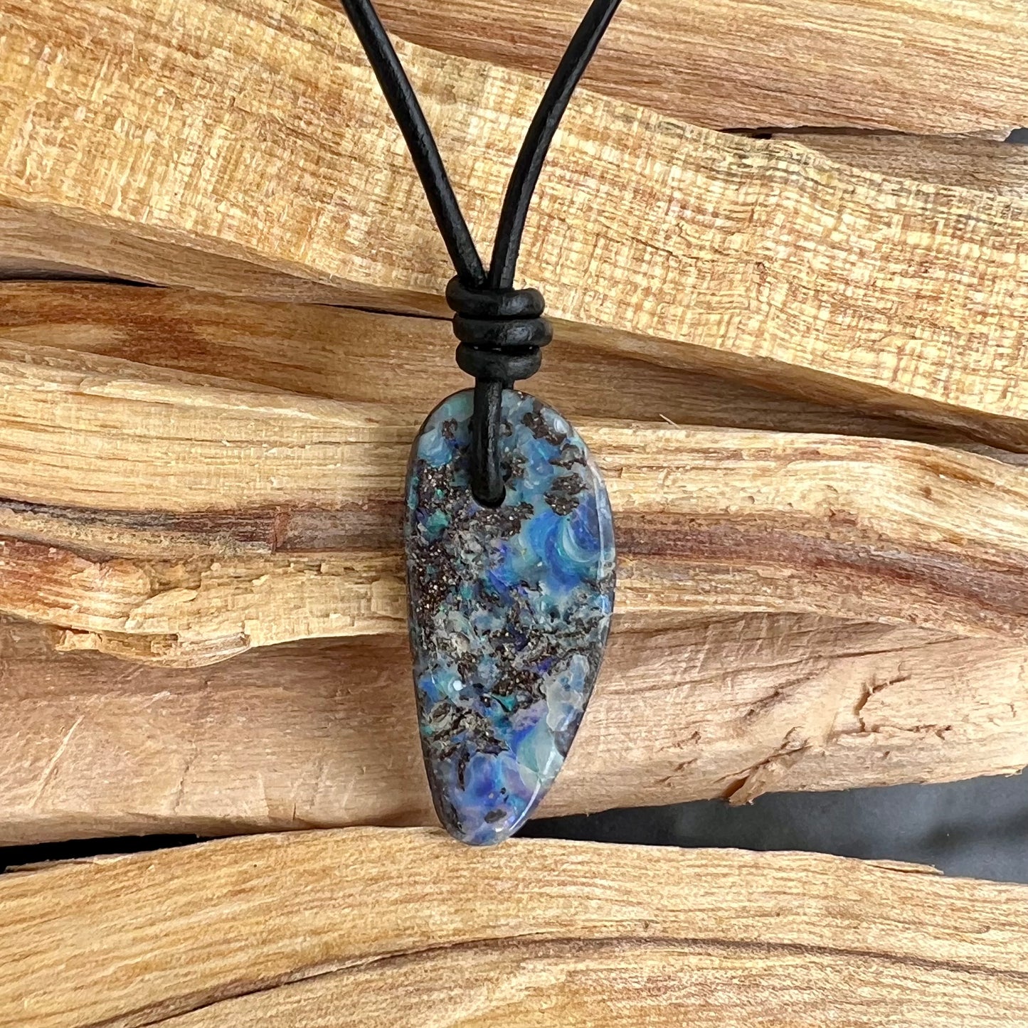 
                  
                    Boulder Opal Anhänger
                  
                