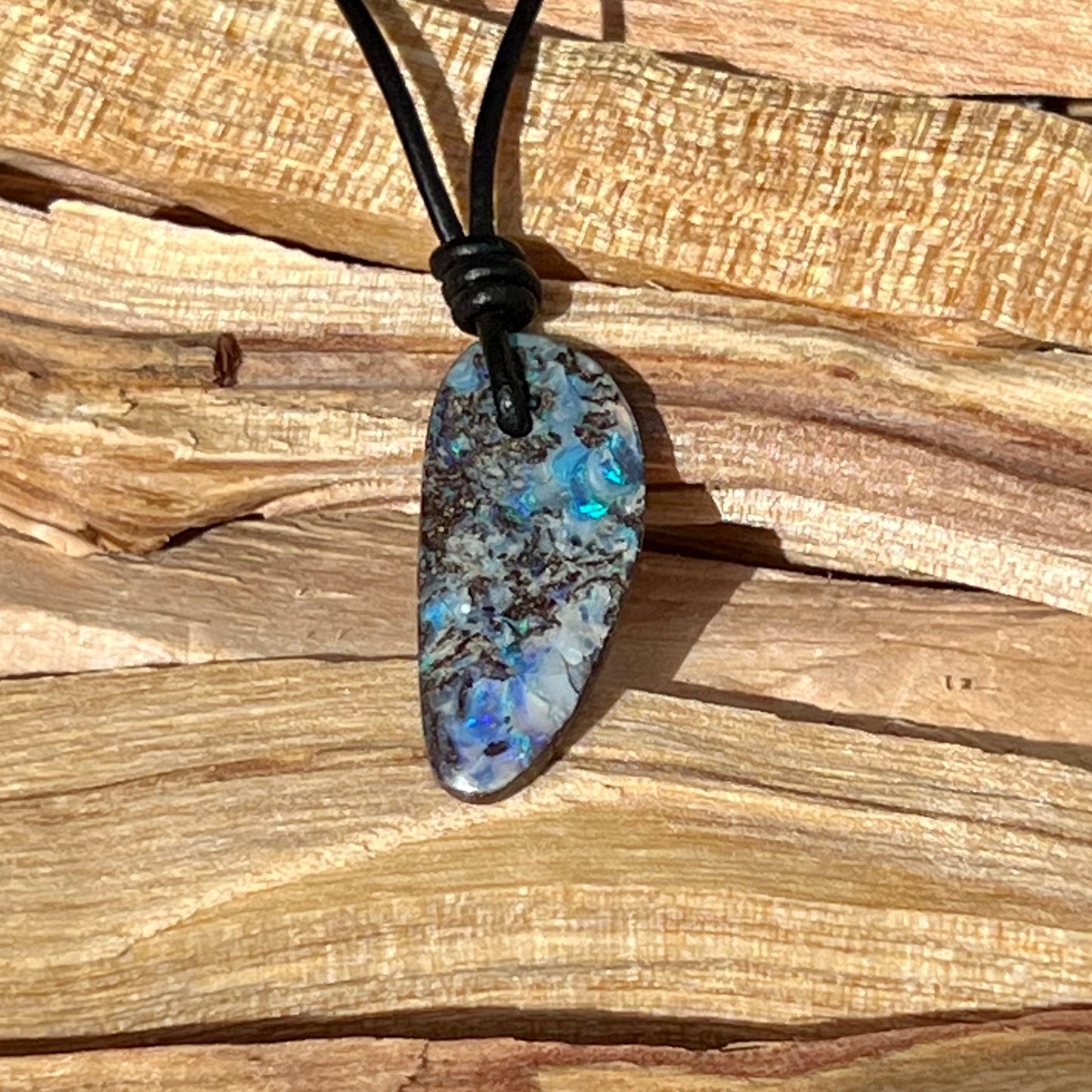 
                  
                    Boulder Opal Anhänger
                  
                