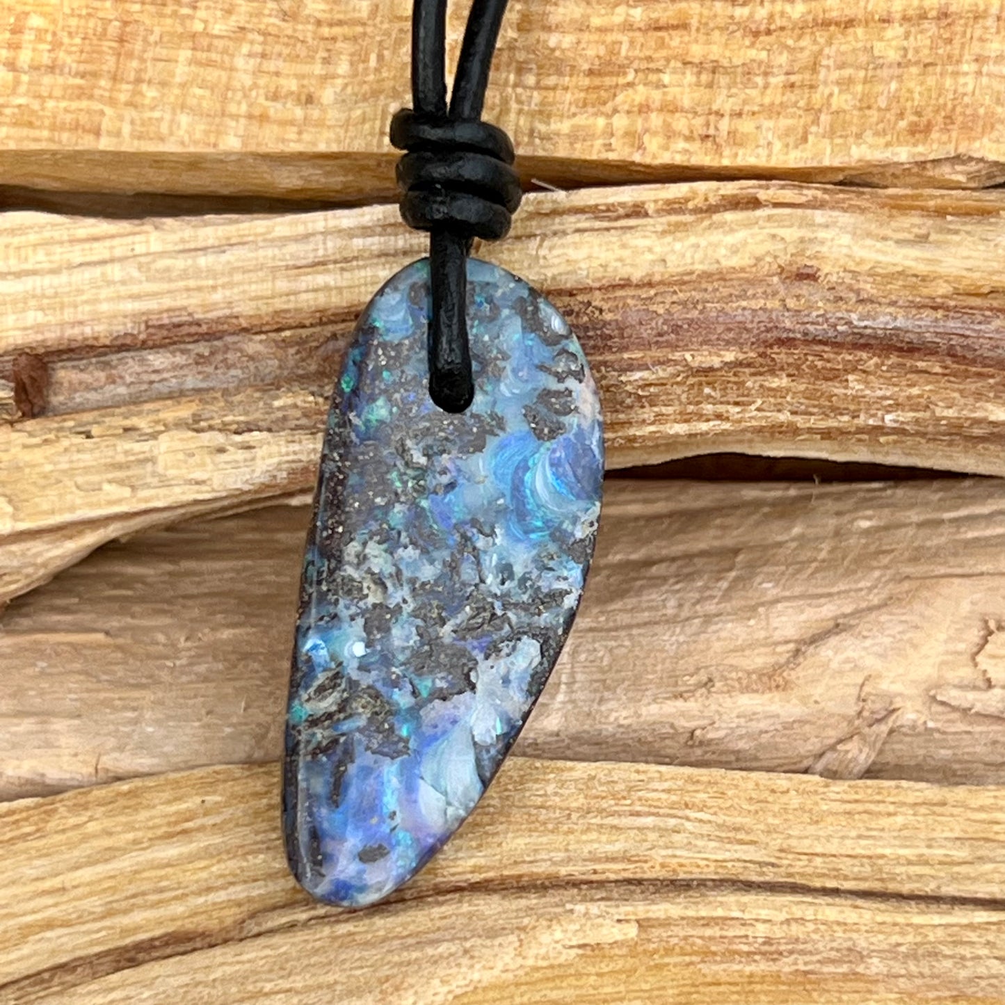 
                  
                    Boulder Opal Anhänger
                  
                