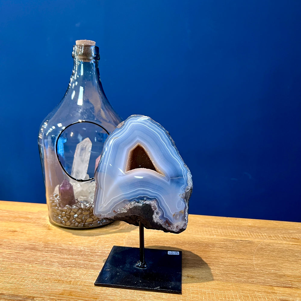 Achat-Geode auf Metallständer Nr. 1