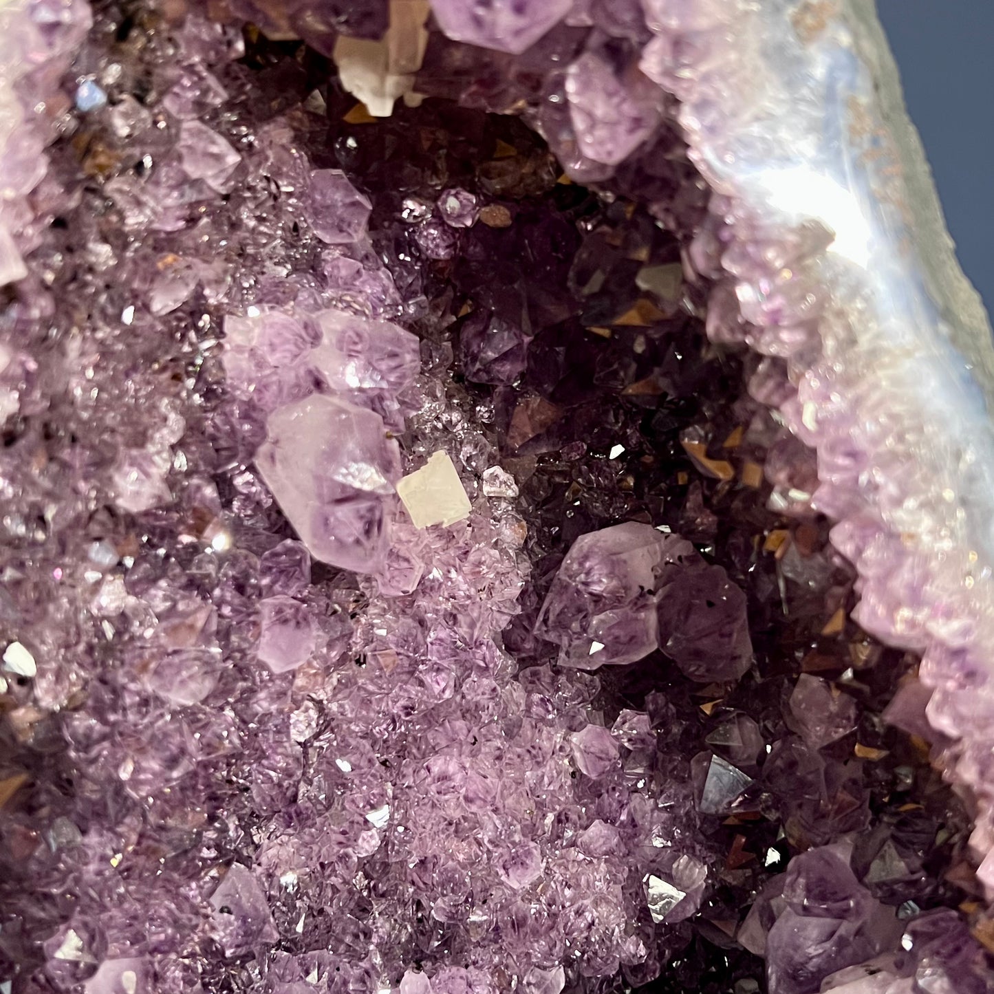 
                  
                    Amethyst-Druse
                  
                