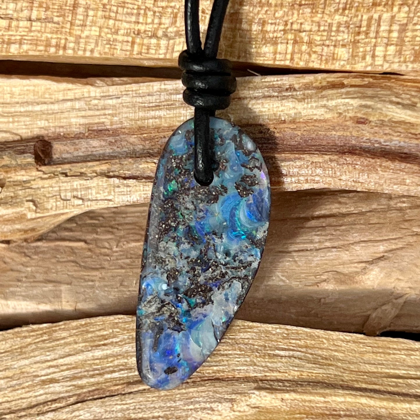 
                  
                    Boulder Opal Anhänger
                  
                