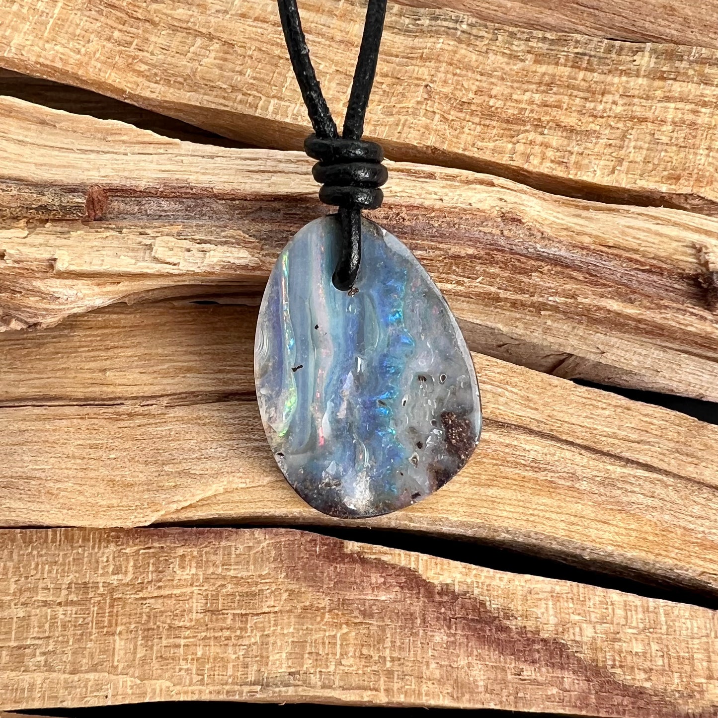 
                  
                    Boulder Opal Anhänger
                  
                