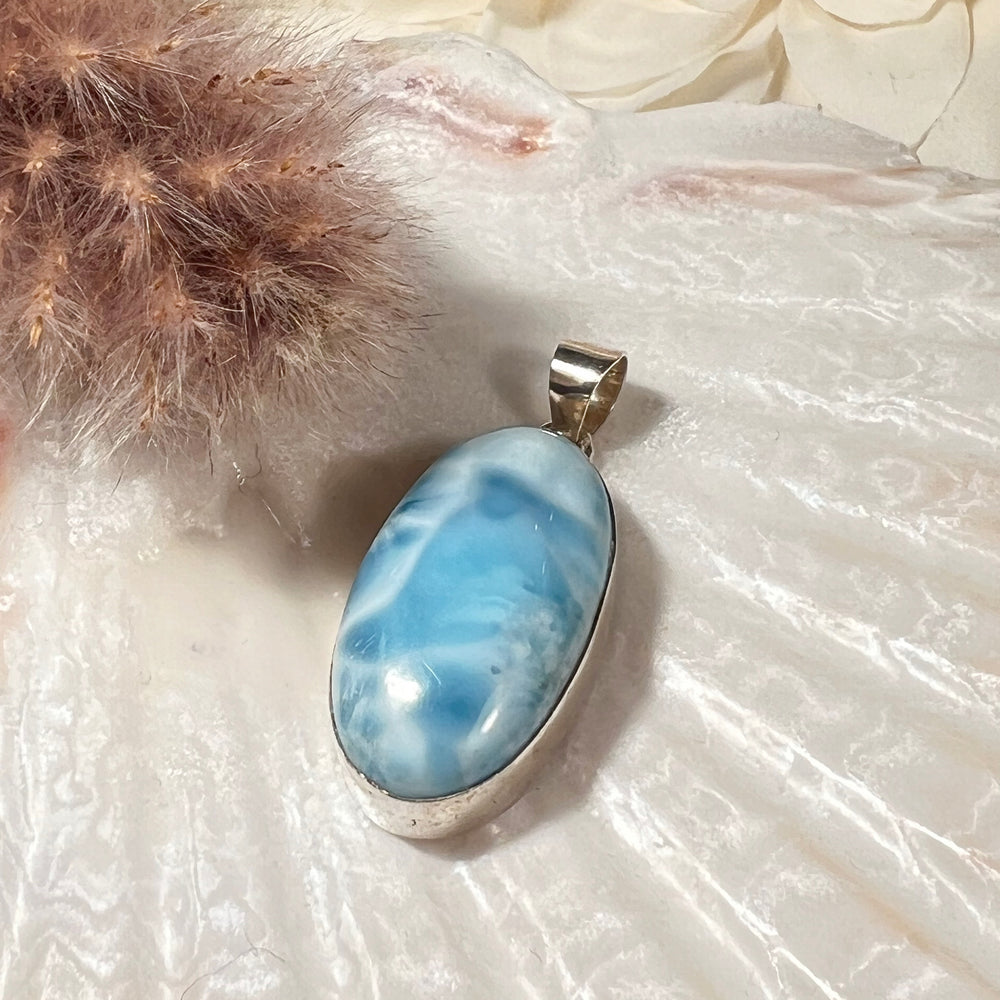 
                  
                    Kettenanhänger Larimar Oval in 925 Silber gefasst
                  
                