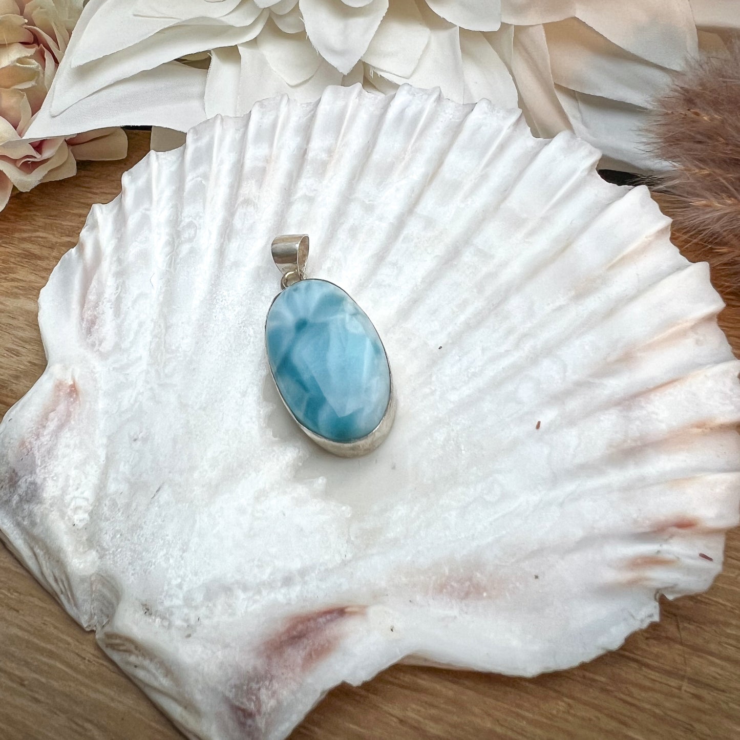 
                  
                    Kettenanhänger Larimar Oval in 925 Silber gefasst
                  
                