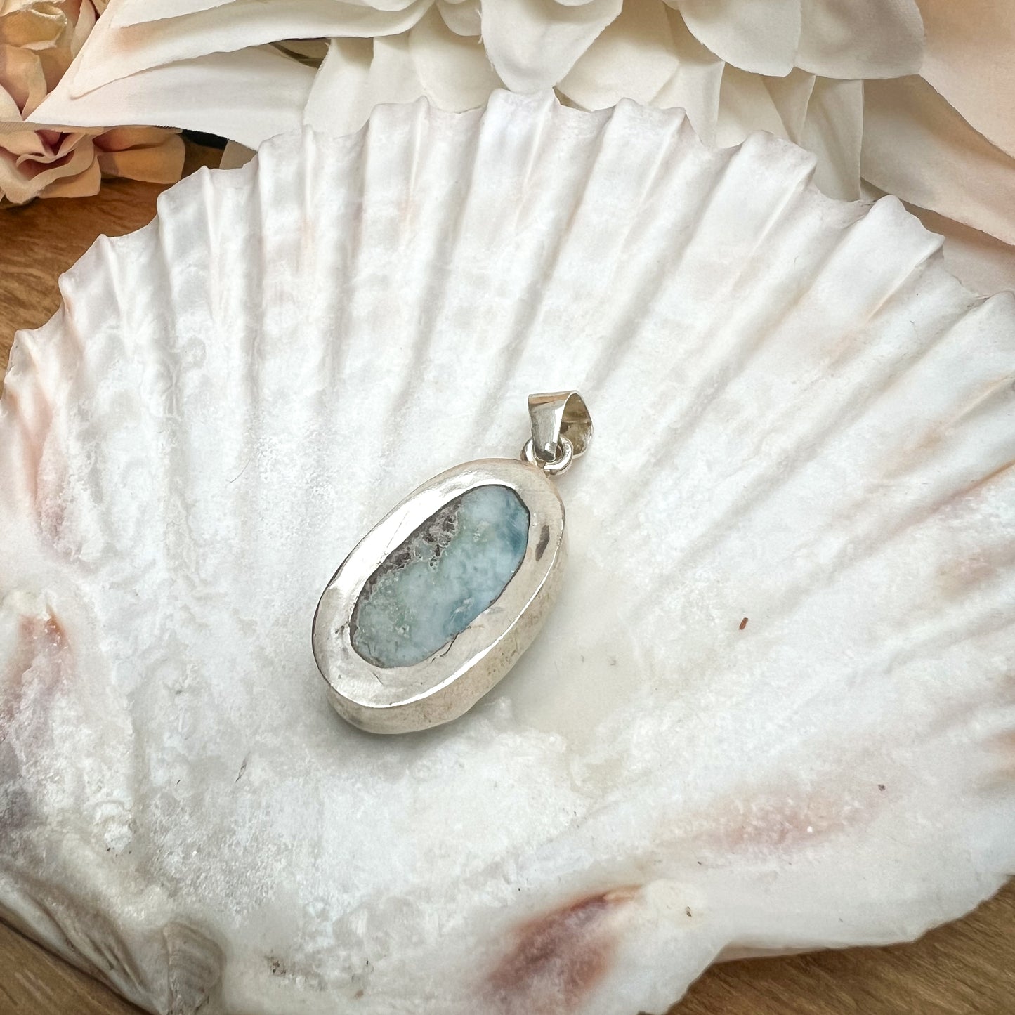 
                  
                    Kettenanhänger Larimar Oval in 925 Silber gefasst
                  
                