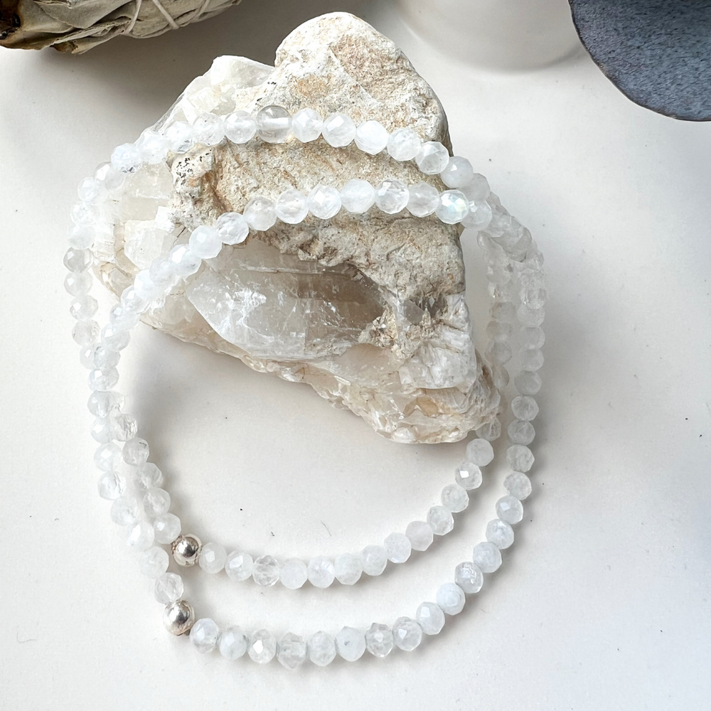 Armband aus weissem Mondstein Facettiert