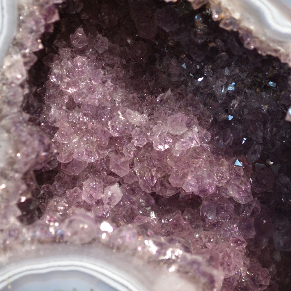 
                  
                    Amethyst-Druse Nr. 32
                  
                