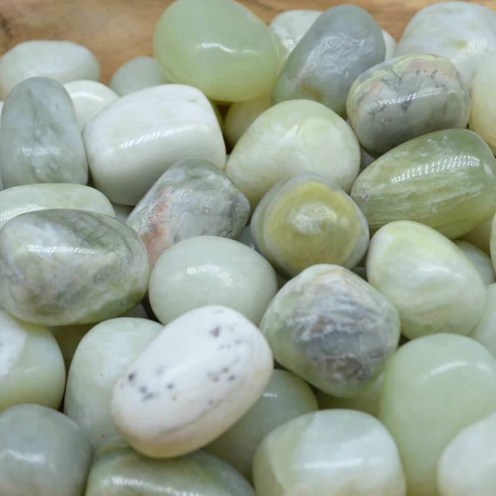 Neue Jade Trommelstein